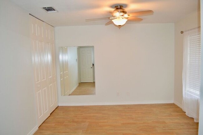 Building Photo - Property for rent