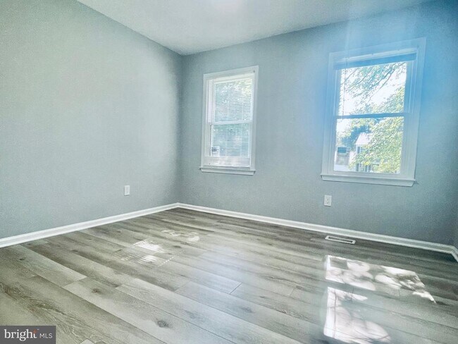 Building Photo - 1129 Edward Dr