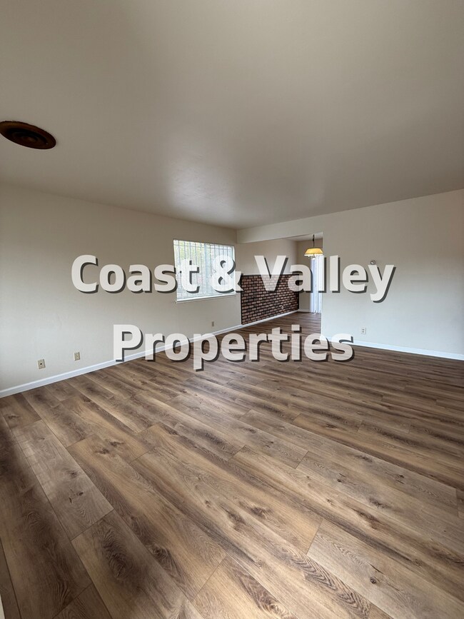 Building Photo - Seaside Home for RENT!!!