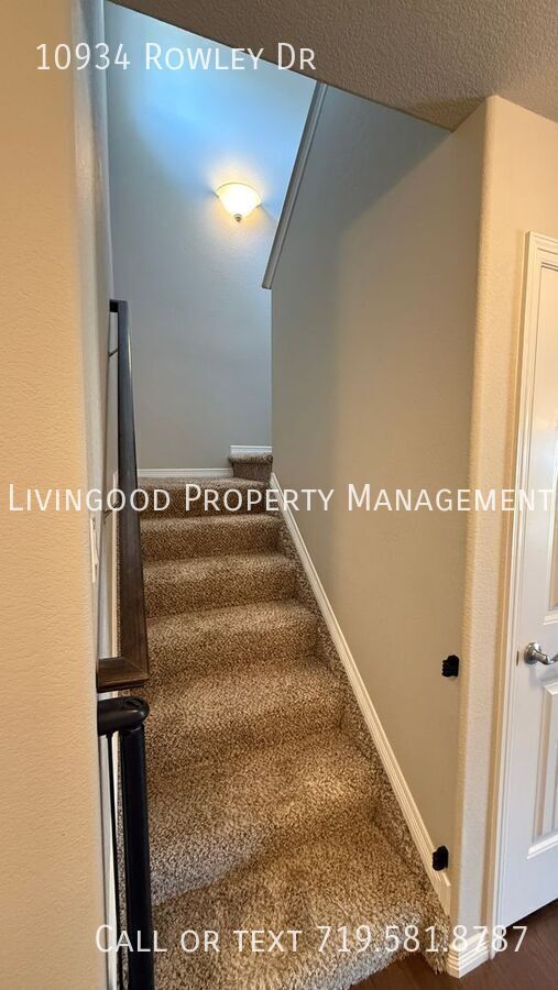 Building Photo - 10934 Rowley Dr