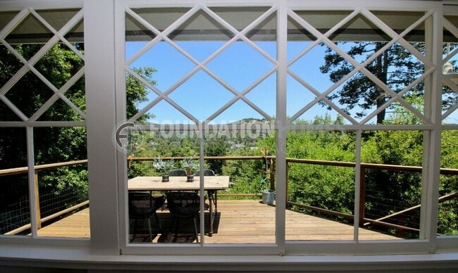 Building Photo - 47 Woodside Ln