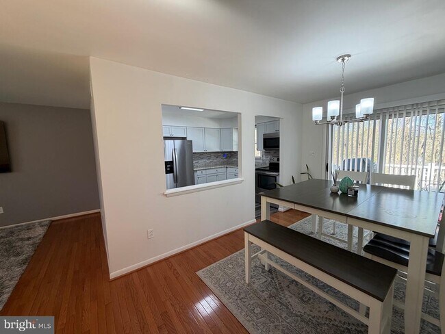 Building Photo - 18 Jameson Ln