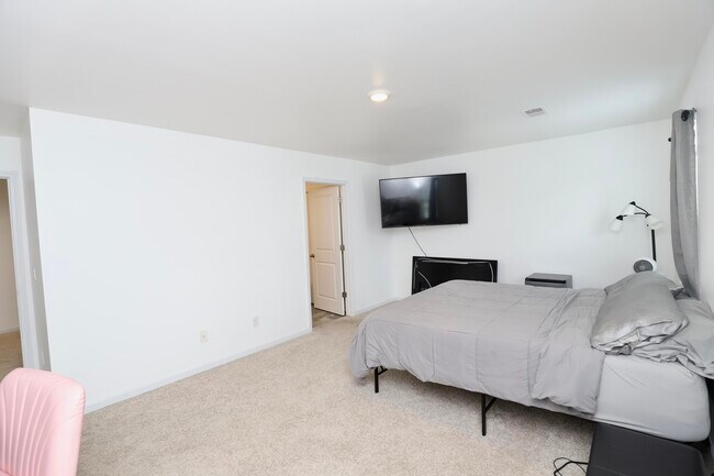 Building Photo - 2037 Elmridge Rd