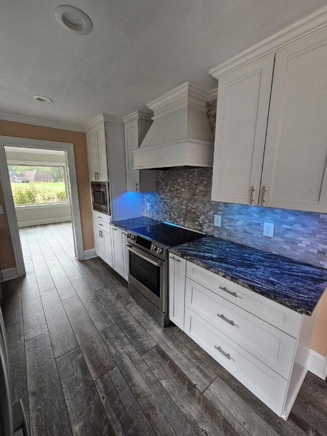 Building Photo - 217 Windsor Rd