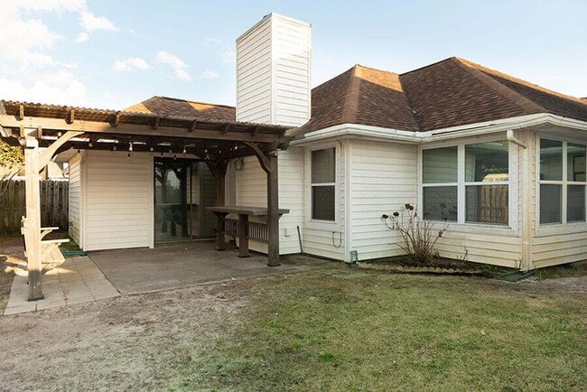 Building Photo - "Charming 3-Bedroom Retreat in Mary Esther!"