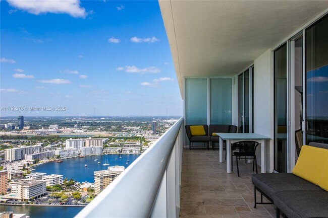 Building Photo - 1830 S Ocean Dr
