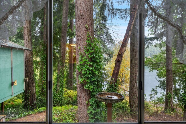 Building Photo - Waterfront 2-Bedroom Home with Scenic Views
