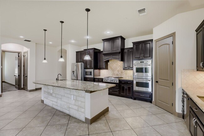 Building Photo - 5923 Dewdrop Ln