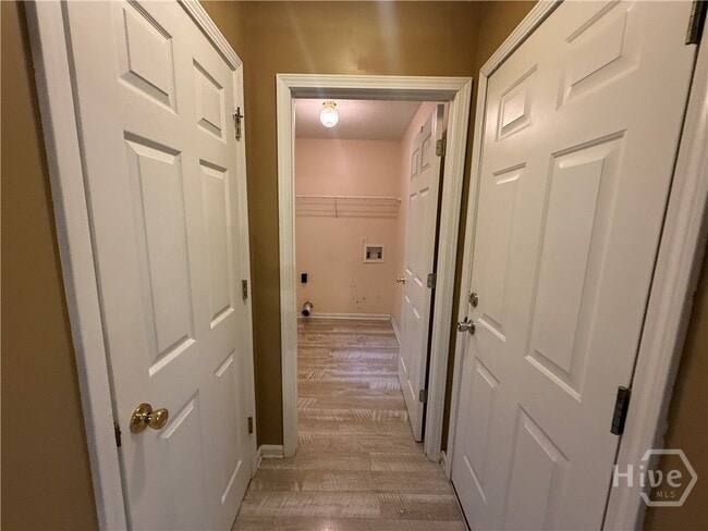 Building Photo - 211 Woodbury Ln