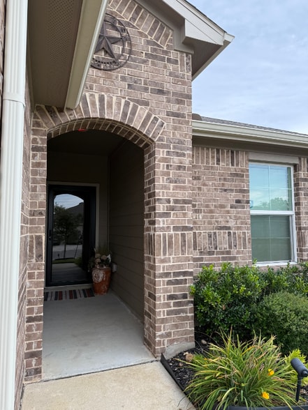 Building Photo - 764 Armadillo Dr