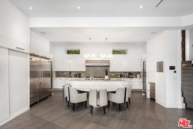 Building Photo - 2666 Hutton Dr