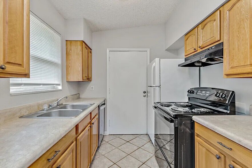 Building Photo - 1938 Monteau Drive