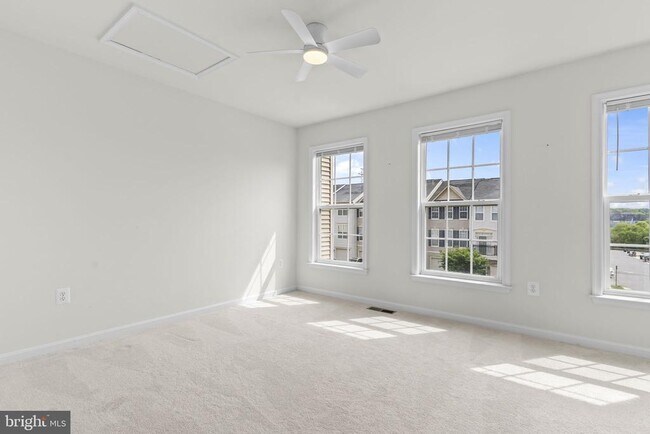 Building Photo - 15641 John Diskin Cir