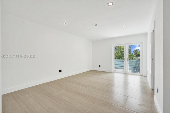 Building Photo - 2129 NE 123rd St