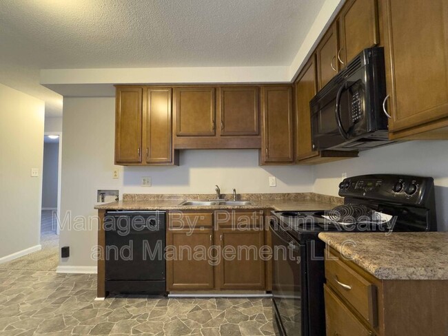 Building Photo - 1436 McCan Dr