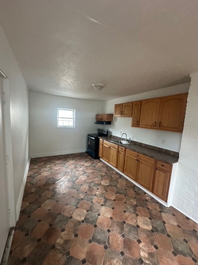 Building Photo - Charming 4-Bedroom Single-Family Rental in Rochester – Ready for Move In