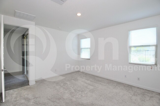 Building Photo - 8923 W Solano Dr