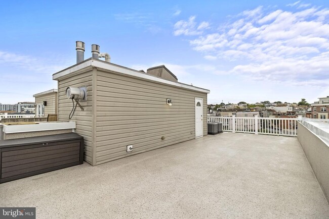 Building Photo - 1290 Harbor Island Walk