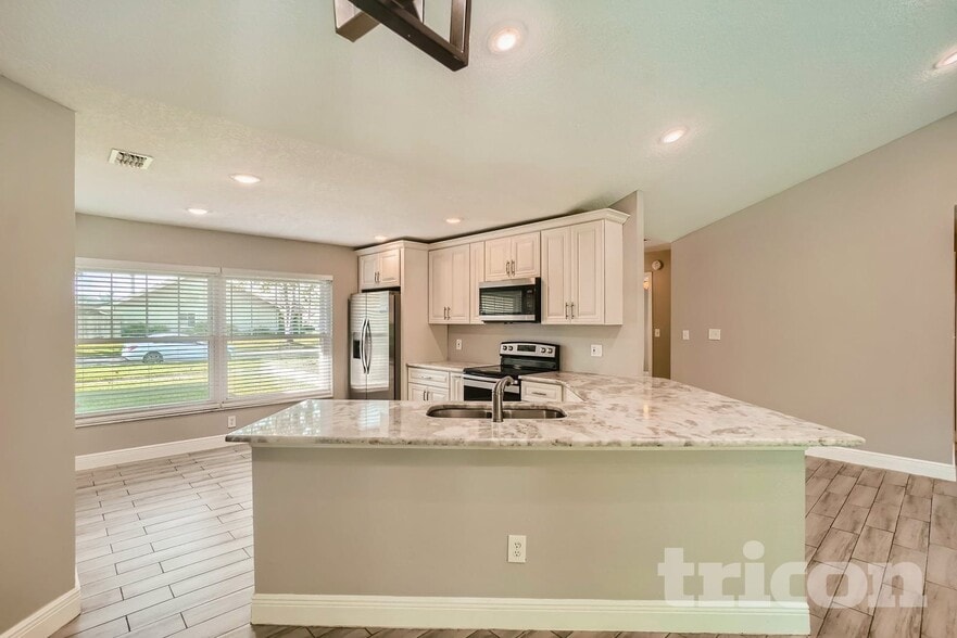 Building Photo - 361 Glenholly Ct