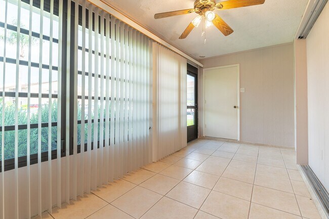 Building Photo - Conveniently located Unfurnished 2-bed, 2-...