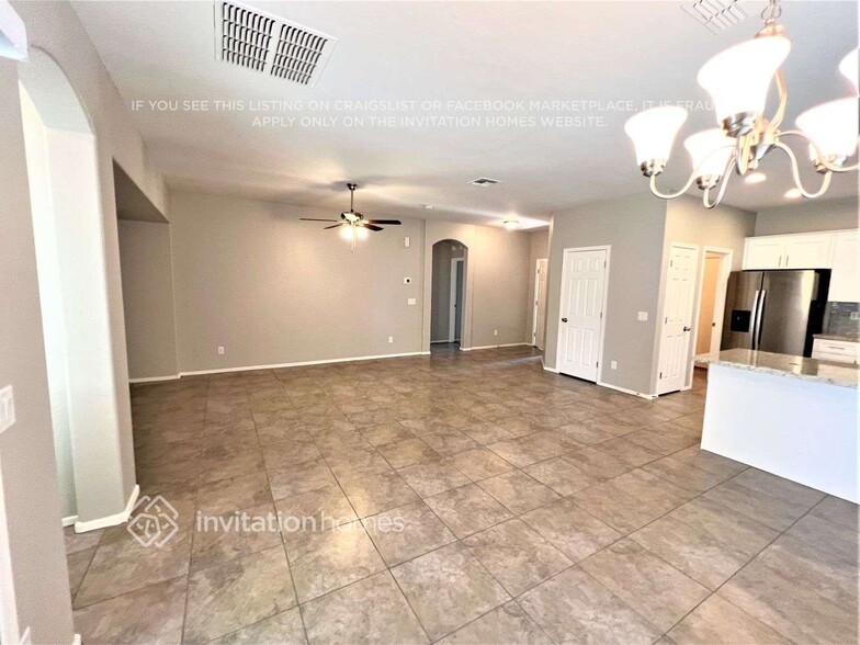 Building Photo - 15147 N 137th Ln