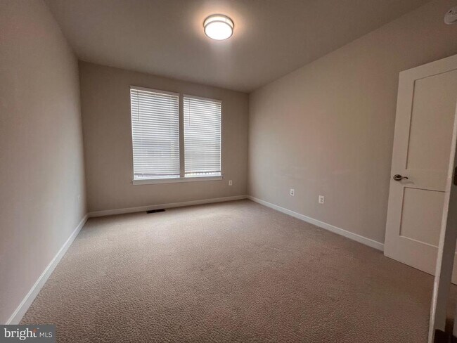 Building Photo - 44625 Wolfhound Sq