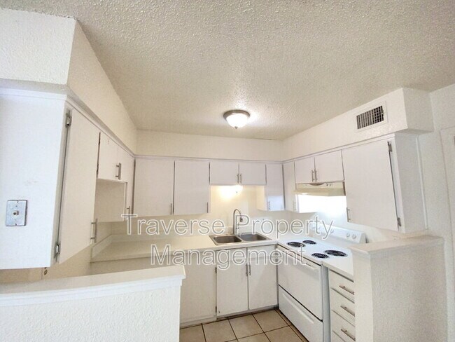 Building Photo - 6808 Trail Lake Dr