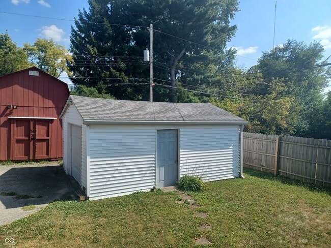 Building Photo - 33 S Post Rd