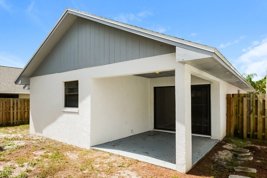 Building Photo - 10420 Cresto Delsol Cir