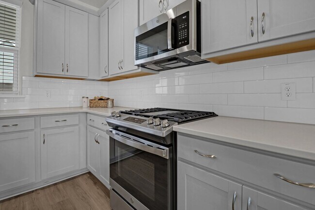 Building Photo - Luxury Townhome in Midtown Nexton