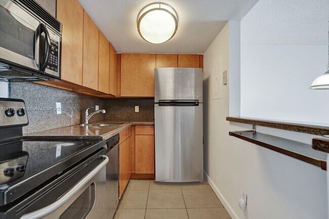 Building Photo - 770 Claughton Island Dr