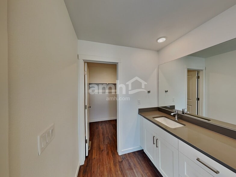 Building Photo - 364 N Addison Way