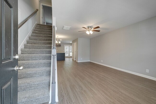 Building Photo - 225 Woodland Vly Ln