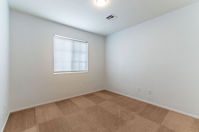 Building Photo - Must See Home in Gated Community!