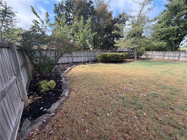 Building Photo - 4410 W Braymore Dr