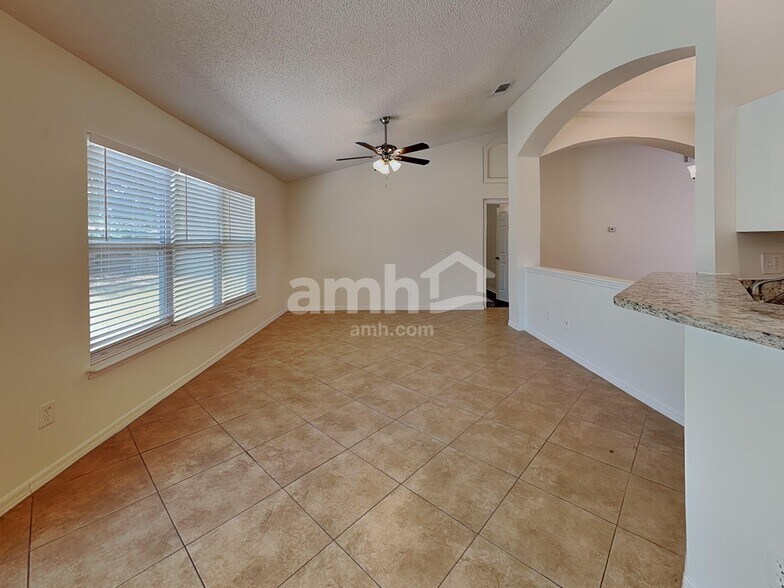 Building Photo - 2063 Forest Gate Dr W