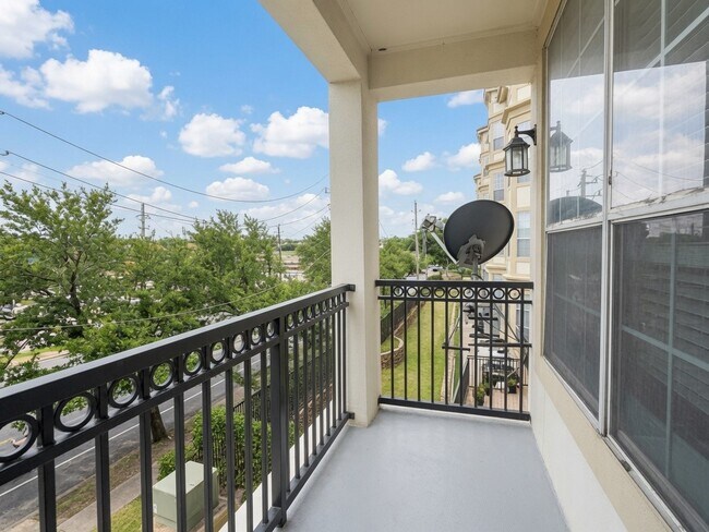 Building Photo - 7575 Kirby Dr