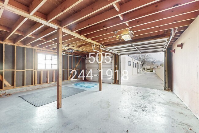 Building Photo - 905 Adams St NE