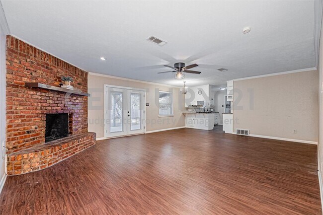 Building Photo - Beautifully Updated 3/2/2 in Bedford Ready...