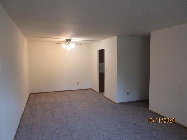 Building Photo - Available Beginning of October 2025 German...