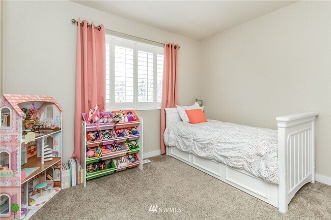 Building Photo - Beautiful Snoqualmie home available for mo...