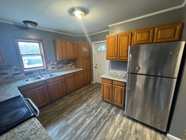 Building Photo - 125 Caroline Ave