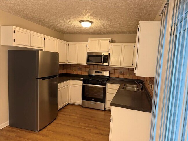 Building Photo - 1819 Cres Hill Dr NW