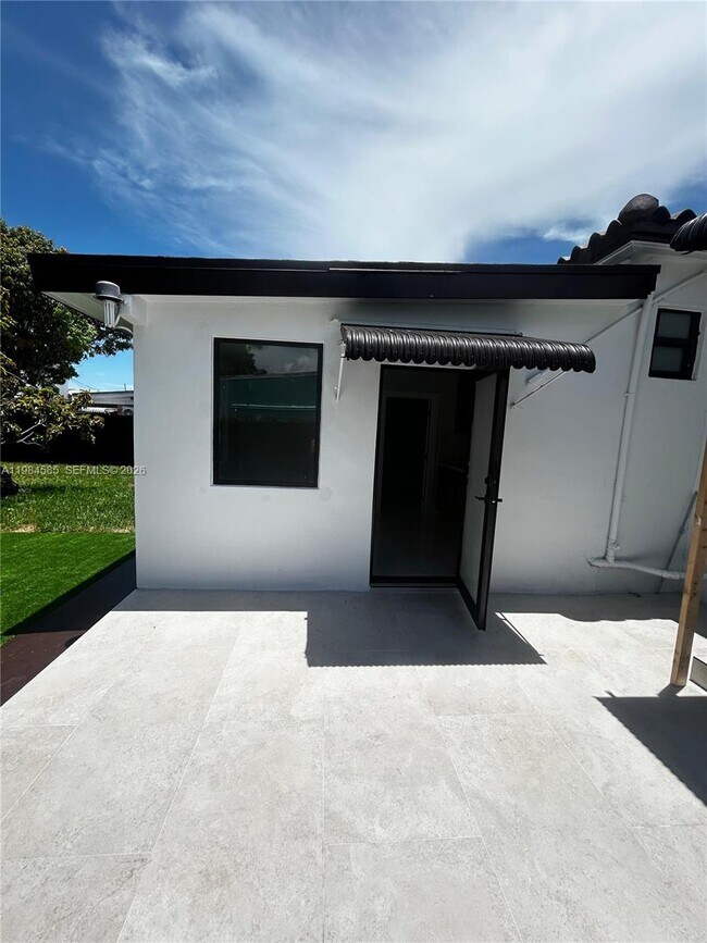 Building Photo - 801 NW 35th Ave