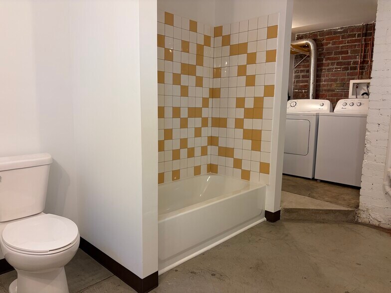 Building Photo - 1530 S 4th St