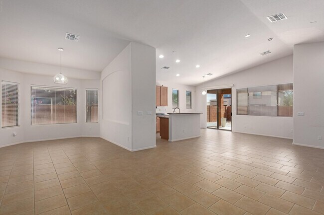 Building Photo - 15273 W Edgemont Ave