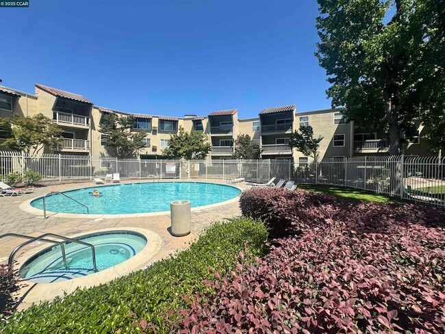 Building Photo - 1085 Murrieta Blvd