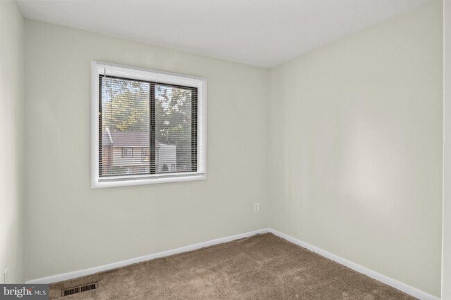 Building Photo - 1604 New Windsor Ct