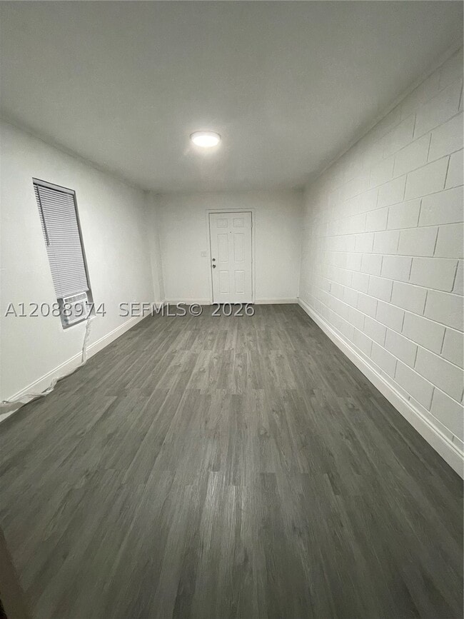 Building Photo - 2924 Sherwood Ln