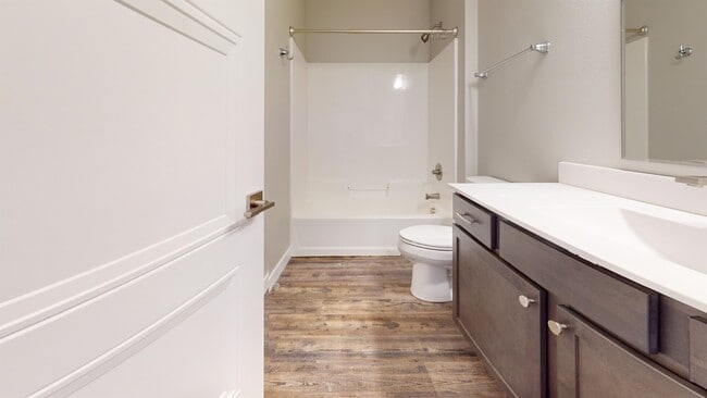 Building Photo - 203 Short St